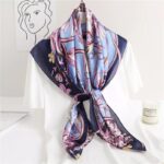 Foulard en satin à motif floral