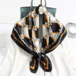 Foulard en satin Astrée