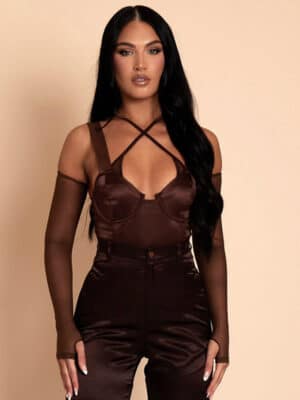 Body séduisant en satin chocolat.