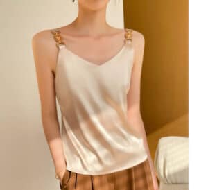 Caraco en satin couleur beige