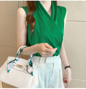 Blouse en satin vert chic