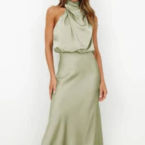 Robe sans manches en satin à col montant de couleur émeraude