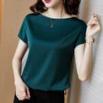 Blouse simple verte en satin à manches courtes