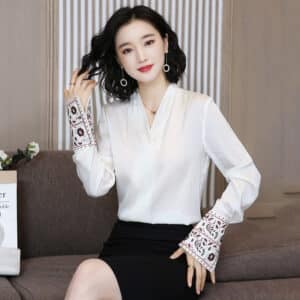 Blouse satin blanche avec broderies