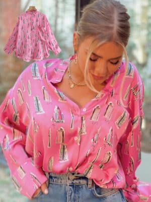 Blouse satin rose à manches longues avec motif de gratte-ciel