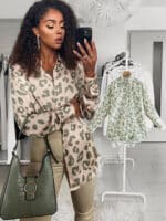 Blouse satin à manches longues avec motif léopard vert