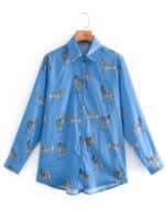 Blouse satin bleu à manches longues avec motif zèbre