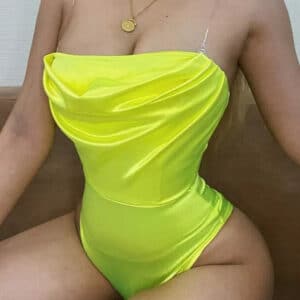 Body satin vert à buste structuré