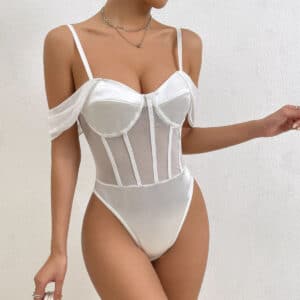 Body satiné blanc avec corset et épaules nues