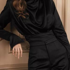 Body satin avec épaulettes en noir