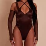 Body en satin avec décolleté croisé de couleur chocolat
