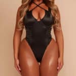 Body en satin avec décolleté croisé en noir