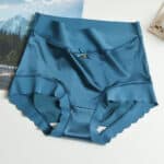 Culotte satinée sans couture avec un nœud en bleu