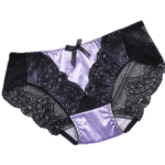 Culotte satinée avec dentelle et nœud en teinte mauve