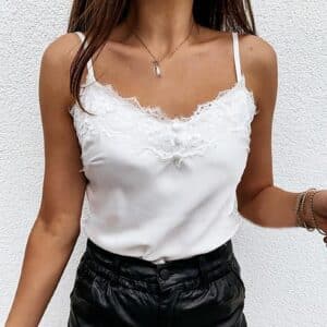 Débardeur satin blanc à boutons et dentelles