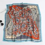 Foulard en satin Kalystée - Accessoire élégant en tissu doux