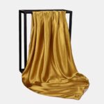 Foulard en satin doré