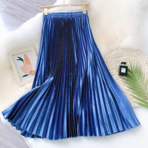 Jupe plissée en satin de couleur bleue