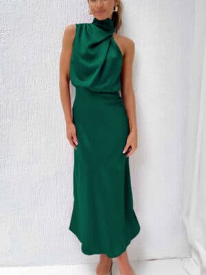 Robe sans manches en satin à col montant de couleur verte