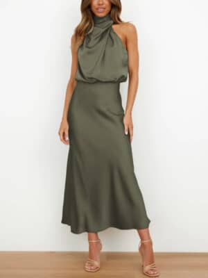Robe sans manches en satin à col montant de couleur vert olive
